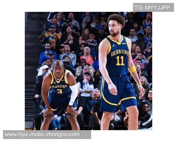 亚历山大叔叔与保罗共同见证CP4比赛的激动时刻